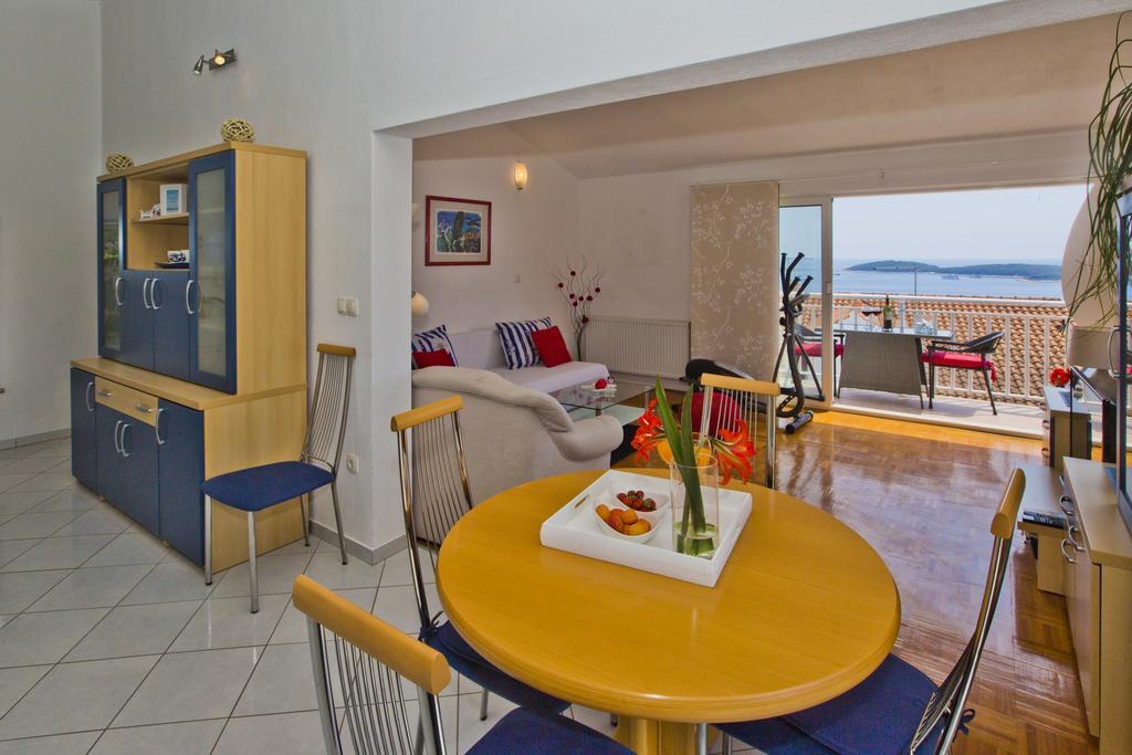 Apartments Roso - Zf Hvar Hvar Town Esterno foto